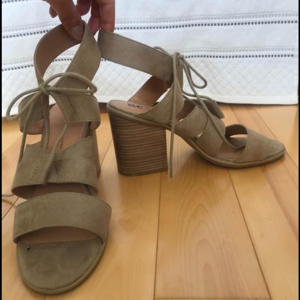 Laced up heels - Picture 4 of 4